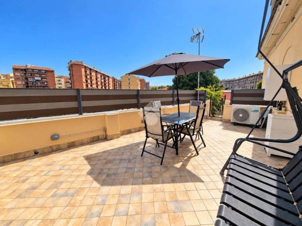 casa indipendente in vendita a Roma in zona Appio Claudio