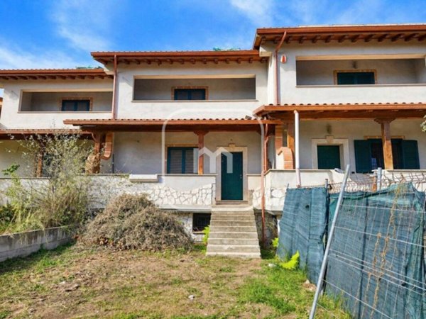 casa indipendente in vendita a Roma in zona Case Rosse