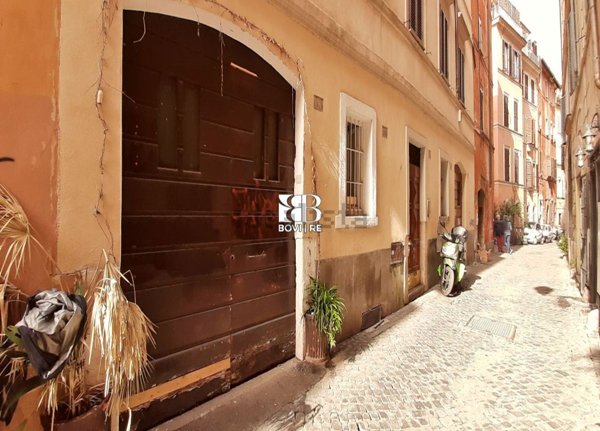 bivano in vendita a Roma in zona Rione Regola