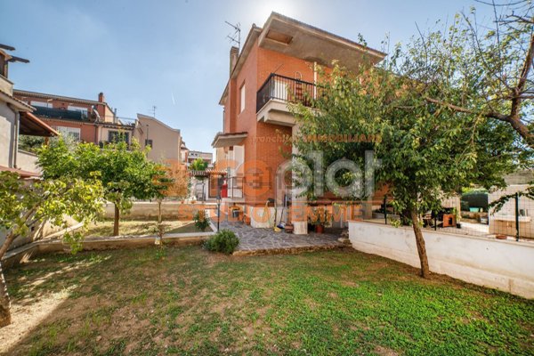 appartamento in vendita a Roma in zona Vitinia