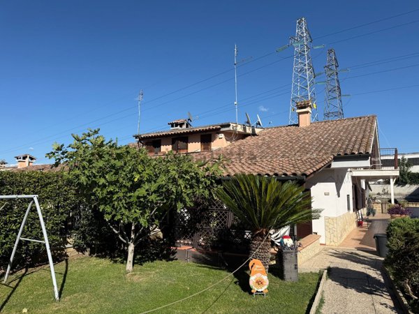 casa indipendente in vendita a Roma in zona Nomentano