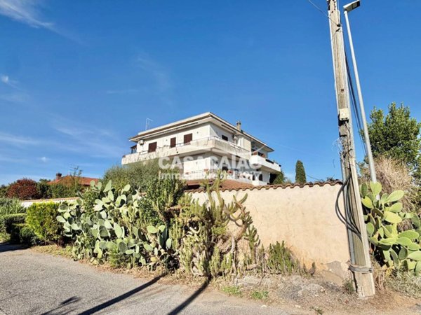 appartamento in vendita a Roma in zona Longarina