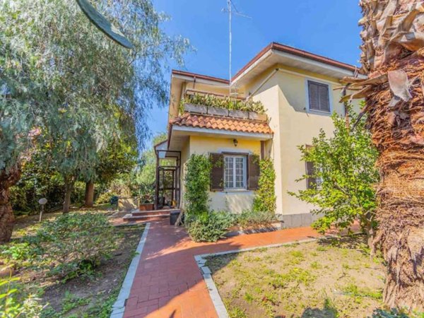 casa indipendente in vendita a Roma in zona Acilia