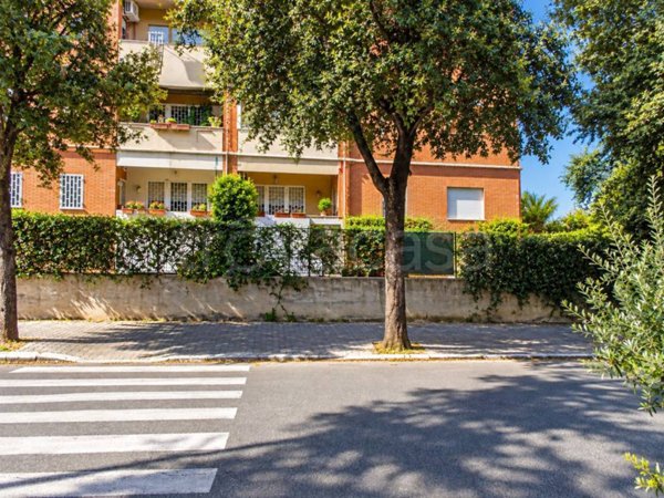 appartamento in vendita a Roma in zona Osteria del Curato
