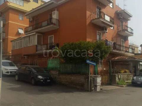 appartamento in vendita a Roma in zona Torre Angela