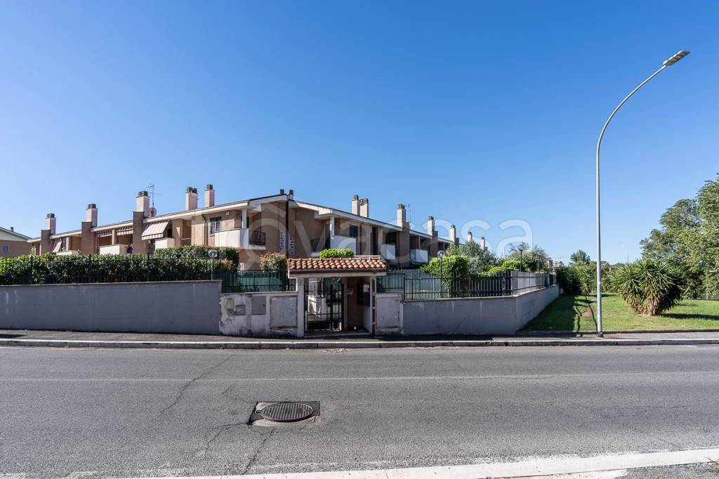casa indipendente in vendita a Roma in zona Ponte di Nona