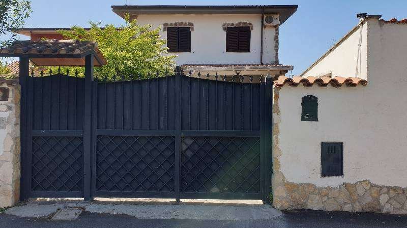 casa indipendente in vendita a Roma in zona Infernetto