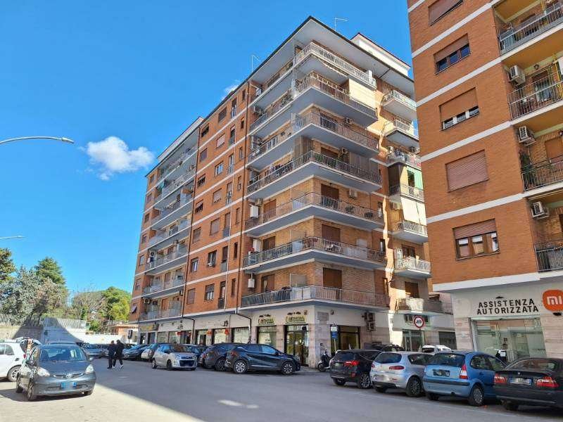 appartamento in vendita a Roma in zona Tuscolano