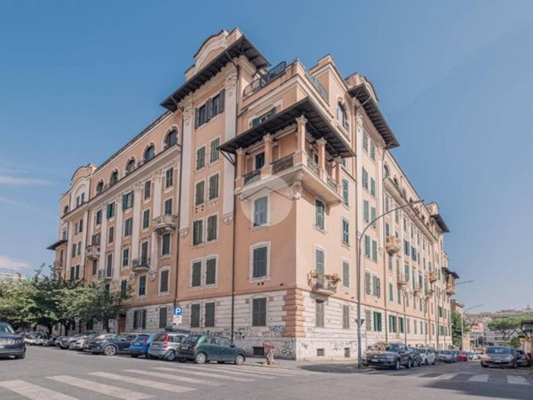 appartamento in vendita a Roma in zona Tuscolano