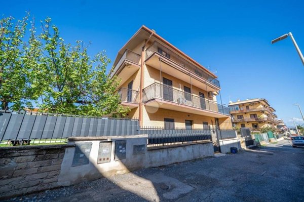appartamento in vendita a Roma in zona Casal Morena