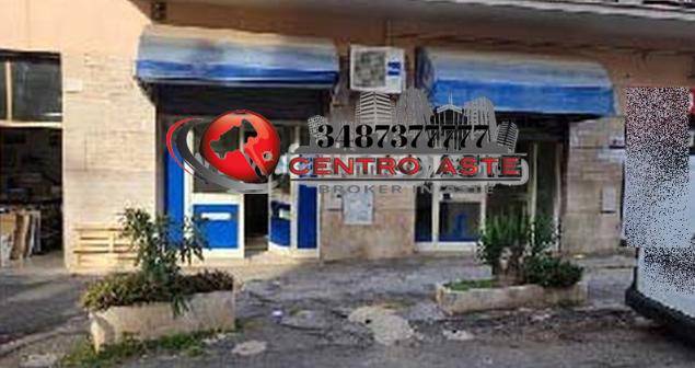 locale commerciale in vendita a Roma in zona Primavalle