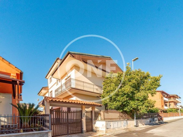 appartamento in vendita a Roma in zona Lunghezza