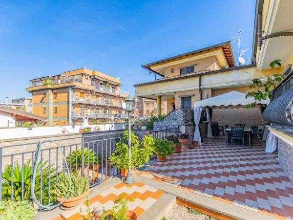 casa indipendente in vendita a Roma in zona Borghesiana