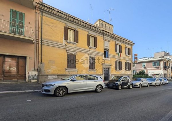 appartamento in vendita a Roma in zona Tuscolano