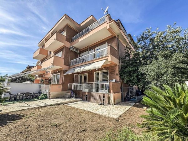 appartamento in vendita a Roma in zona Acilia