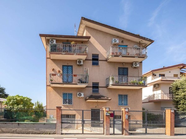 appartamento in vendita a Roma in zona Lunghezza