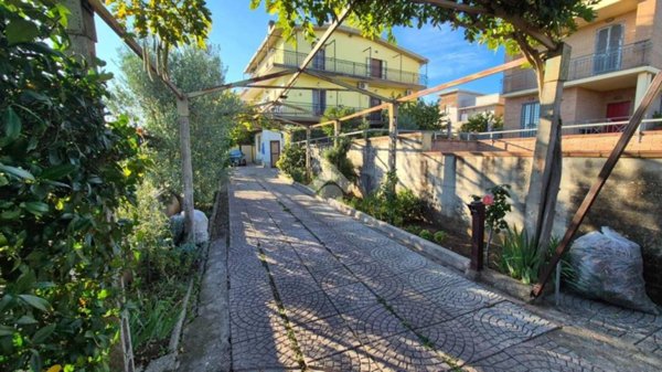 appartamento in vendita a Roma in zona Torre Gaia