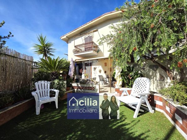 casa indipendente in vendita a Roma in zona Acilia