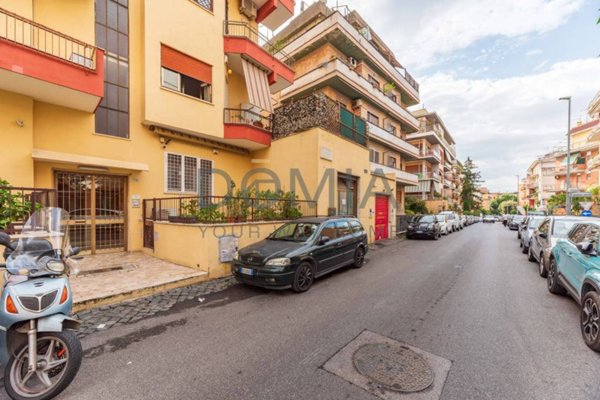 appartamento in vendita a Roma in zona Primavalle