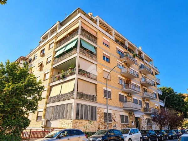 appartamento in vendita a Roma in zona Ostiense