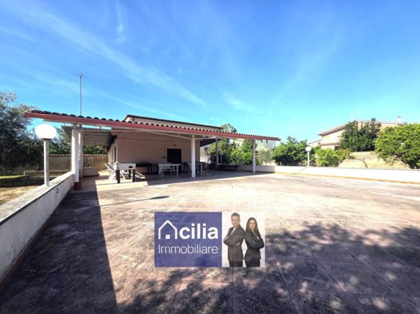 casa indipendente in vendita a Roma in zona Casal Palocco