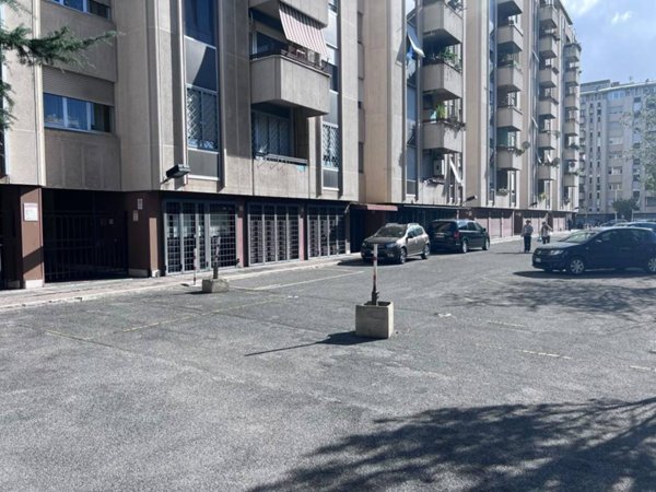 locale commerciale in vendita a Roma in zona Collatino