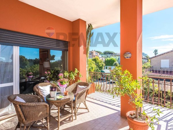 appartamento in vendita a Roma in zona Axa