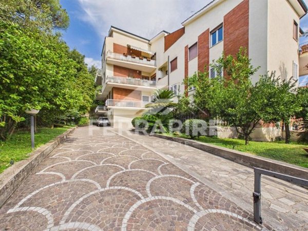 appartamento in vendita a Roma in zona Ardeatino