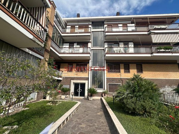 appartamento in vendita a Roma in zona Mostacciano