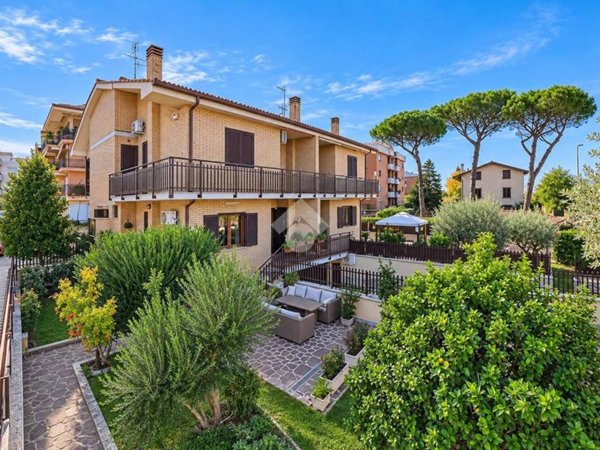 casa indipendente in vendita a Roma in zona Casal Morena
