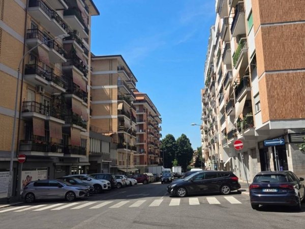appartamento in vendita a Roma in zona Appio Latino