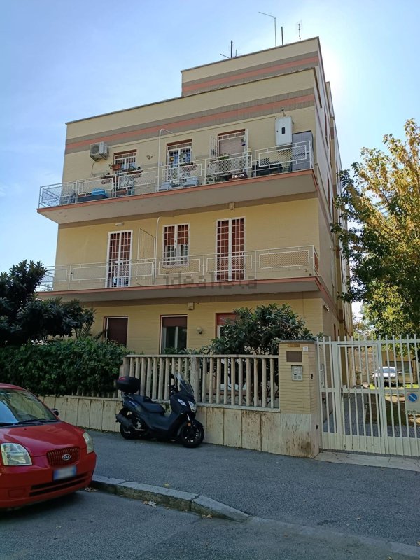 appartamento in vendita a Roma in zona Ostia