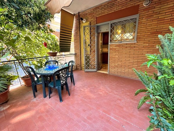 appartamento in vendita a Roma in zona Tomba di Nerone
