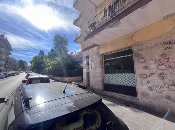 locale commerciale in vendita a Roma in zona Collatino