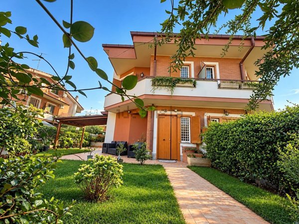 casa indipendente in vendita a Roma in zona Casal Morena