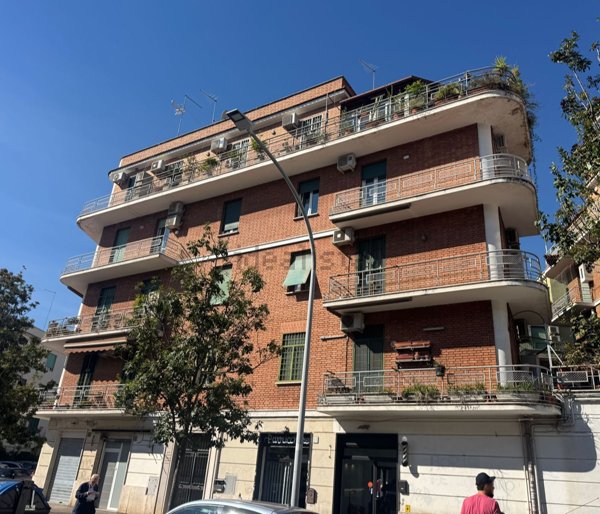 appartamento in vendita a Roma in zona Tuscolano