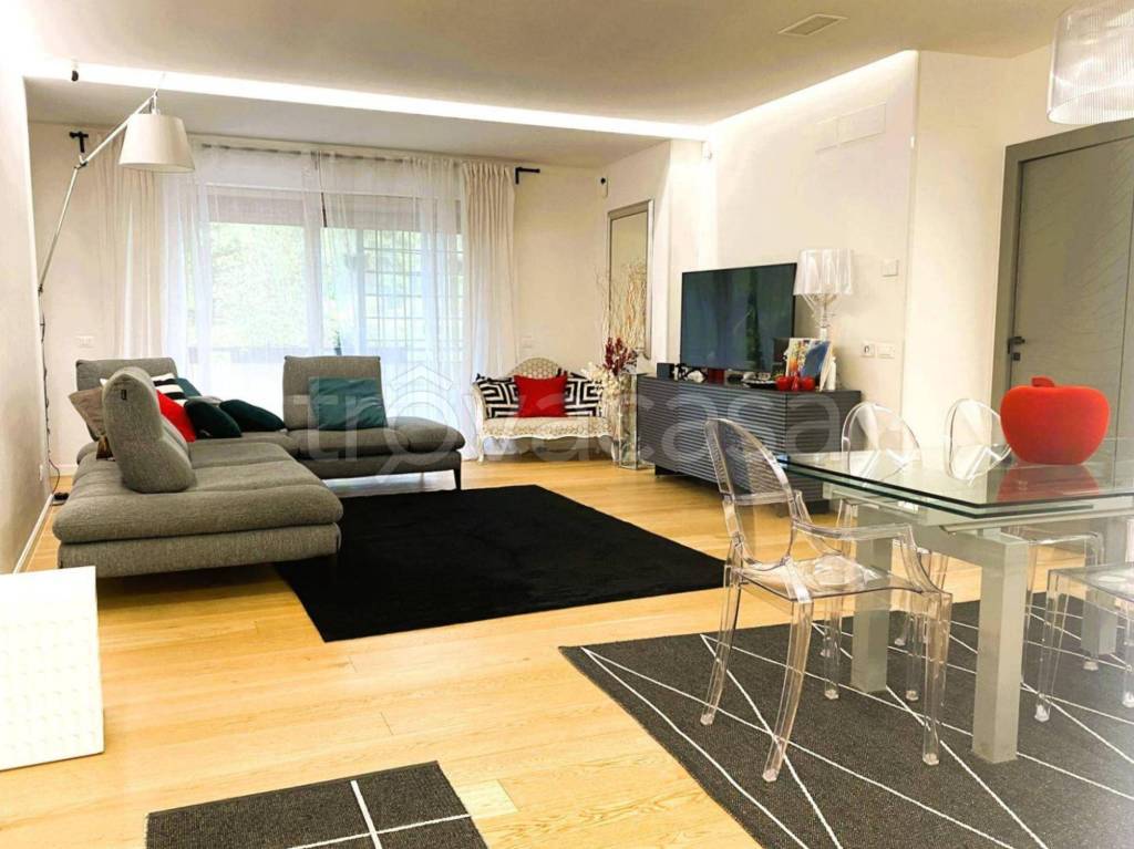 appartamento in vendita a Roma in zona Ardeatino