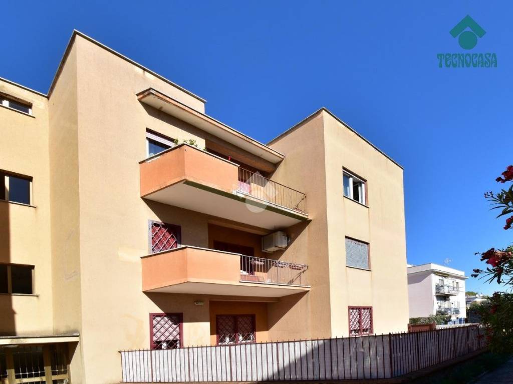 appartamento in vendita a Roma in zona Appio Claudio