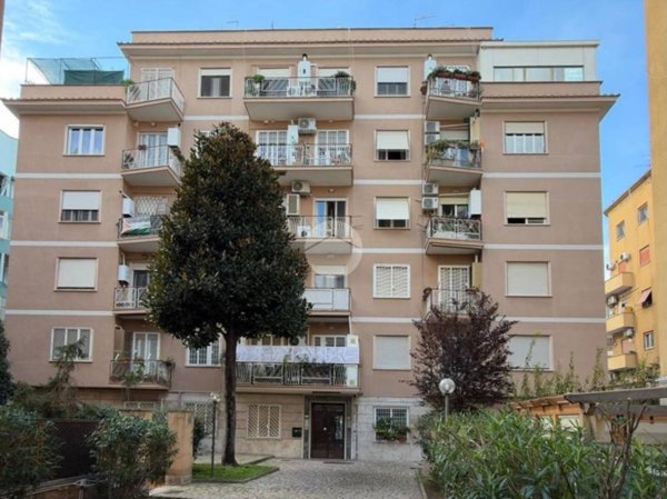 appartamento in vendita a Roma in zona Appio Claudio