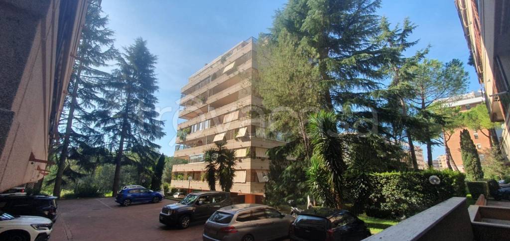 appartamento in vendita a Roma in zona Ardeatino