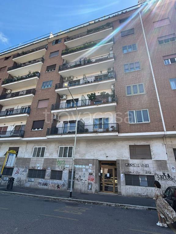 appartamento in vendita a Roma in zona Prenestino-Labicano