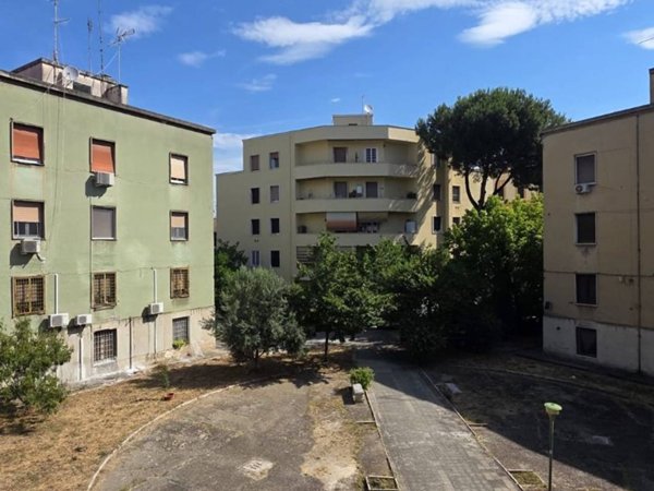 appartamento in vendita a Roma in zona Ostiense