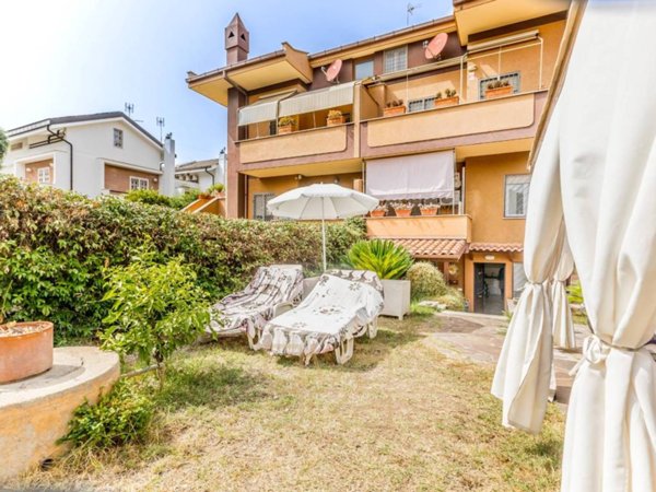 appartamento in vendita a Roma in zona Axa