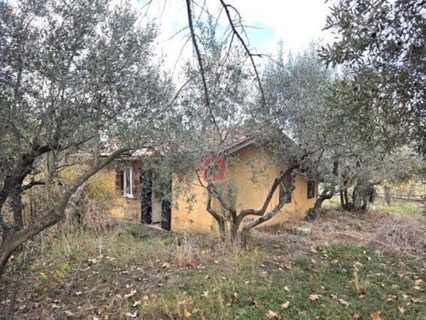 casa indipendente in vendita a Roma in zona Finocchio