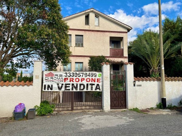 casa indipendente in vendita a Roma