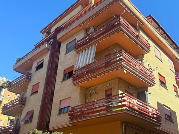 appartamento in vendita a Roma in zona Torre Angela