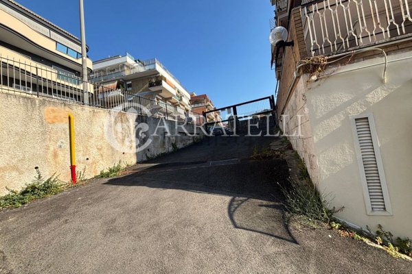locale commerciale in vendita a Roma