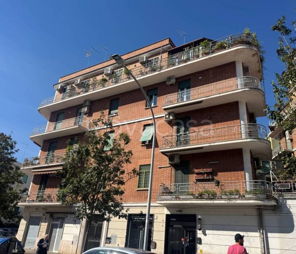 appartamento in vendita a Roma in zona Tuscolano