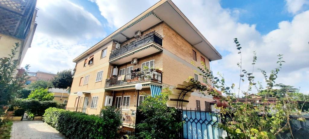 appartamento in vendita a Roma in zona Appio Claudio