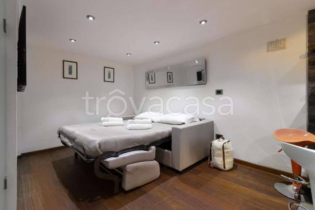 appartamento in vendita a Roma in zona Rione Regola